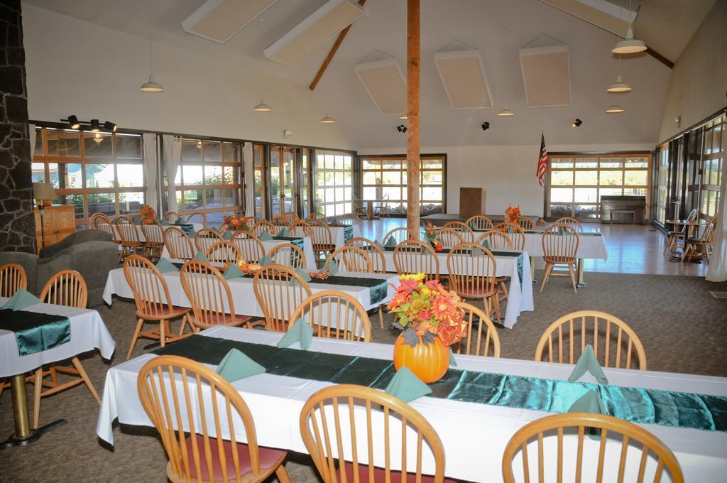 Bend-Sunriver Camping Resort Wheelchair Accessible Yurt 13 Exterior photo