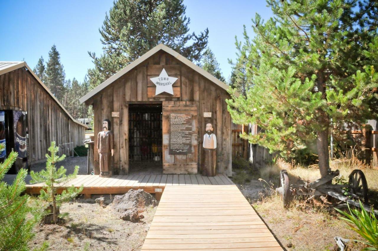 Bend-Sunriver Camping Resort Wheelchair Accessible Yurt 13 Exterior photo