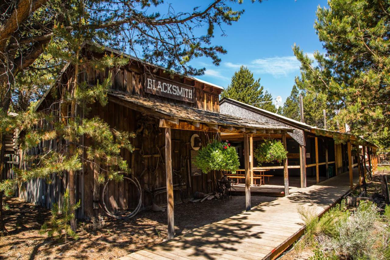 Bend-Sunriver Camping Resort Wheelchair Accessible Yurt 13 Exterior photo