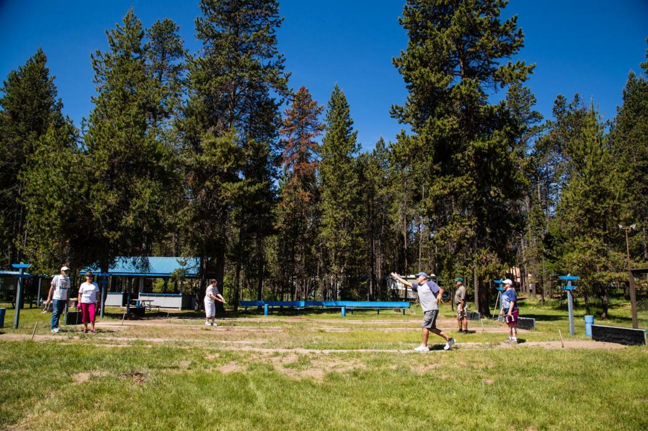 Bend-Sunriver Camping Resort Wheelchair Accessible Yurt 13 Exterior photo